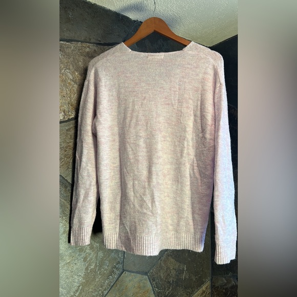 Soft, cream sweater - Picture 2 of 4